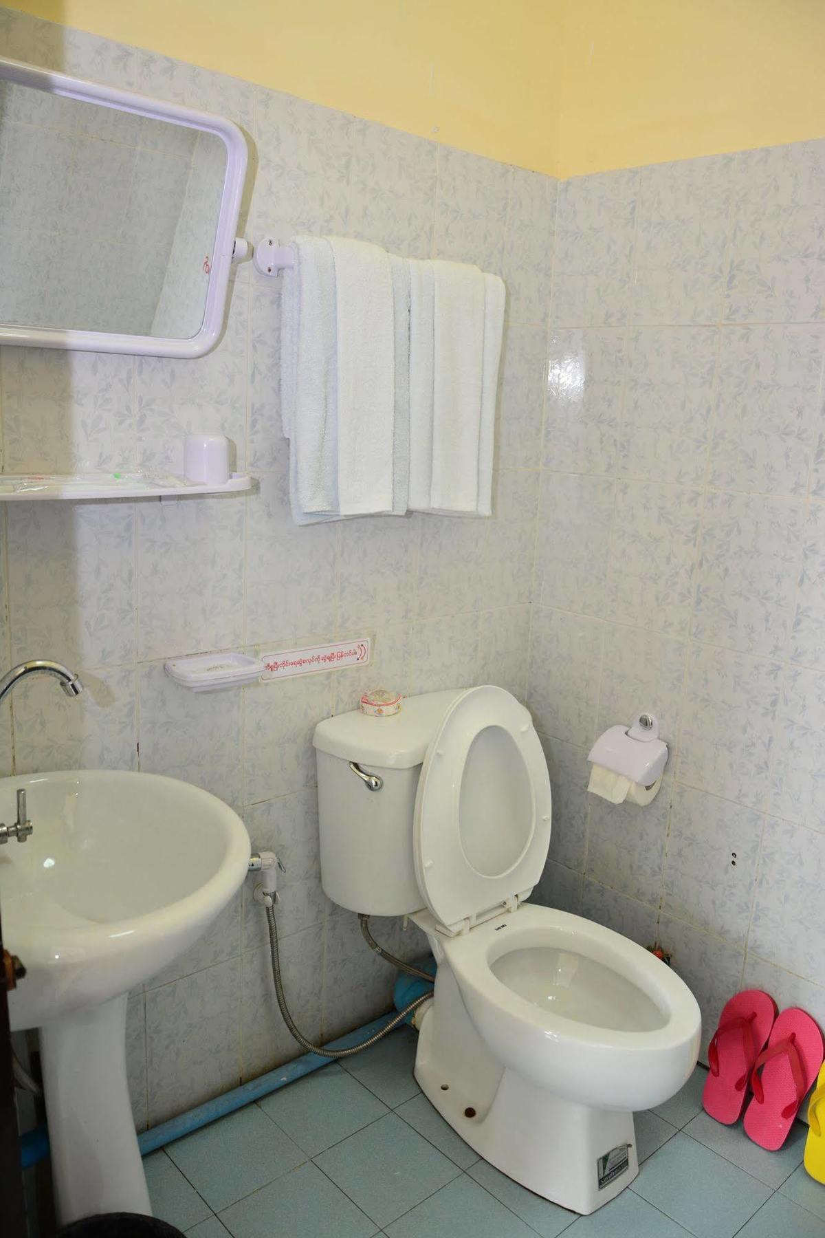 Hotel 99 Pyin Oo Lwin Esterno foto
