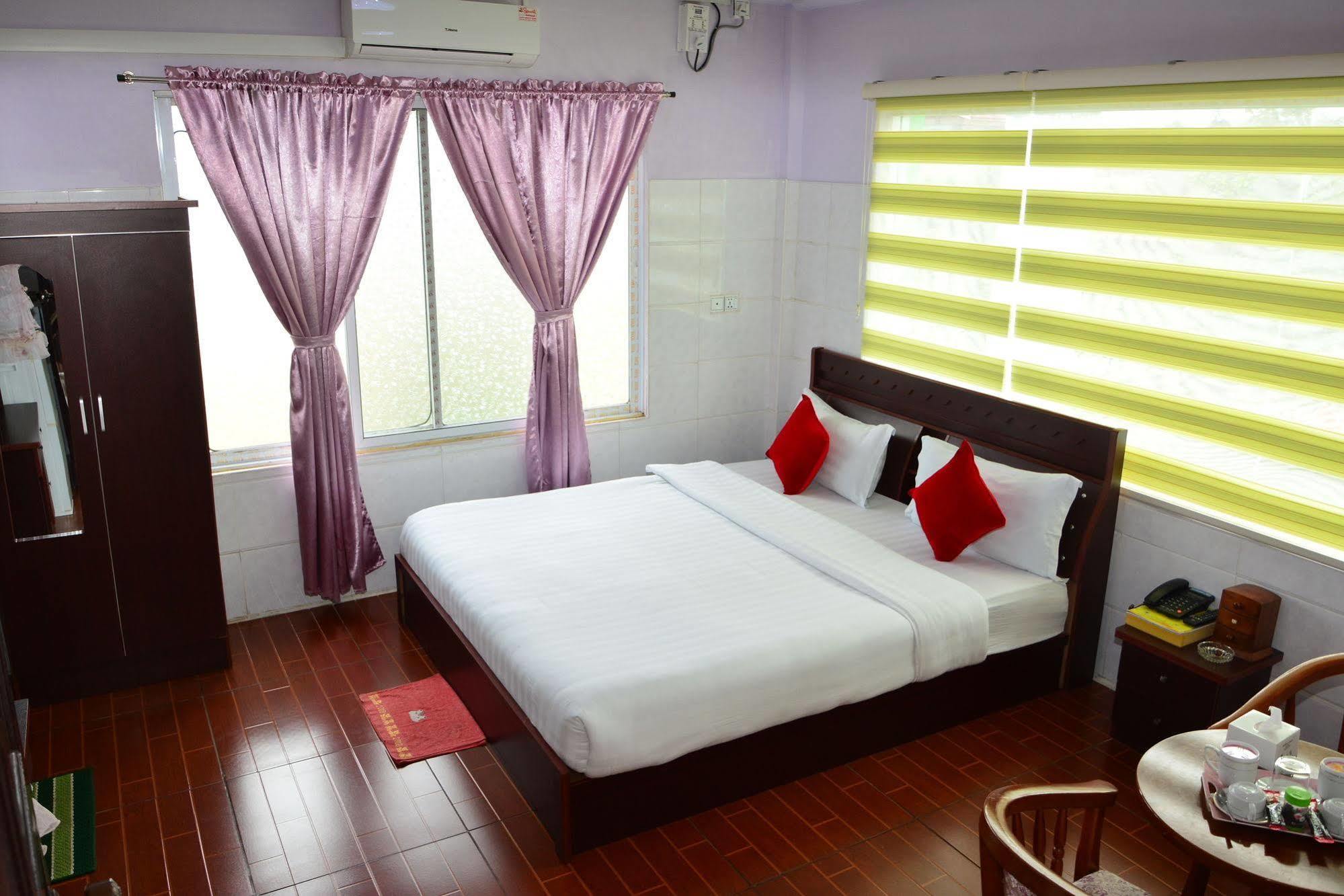 Hotel 99 Pyin Oo Lwin Esterno foto