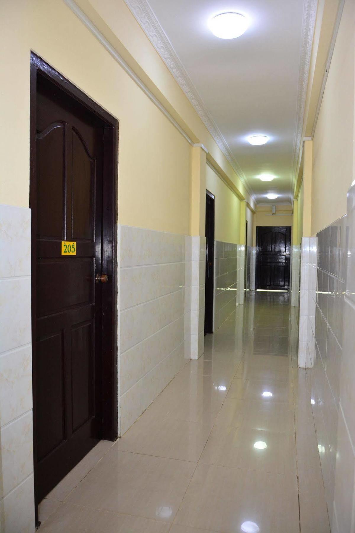 Hotel 99 Pyin Oo Lwin Esterno foto